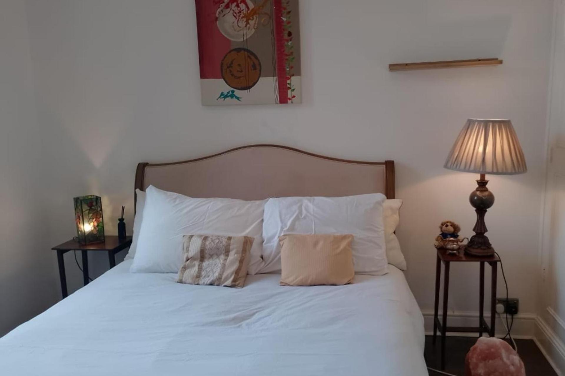 1br - Sleeps 4 - - Ws 99-100 London